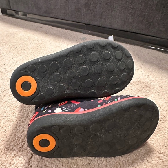 BOGS Infant Red with Rainbow design - Picture 2 of 4